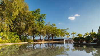 A reflection pool, comprising of a shallow pool of water, helps create a reflection of the surroundings on the surface of the water. Visitors can walk around the pool, and see the crystal clear reflection of both themselves and the surrounding planting. This helps visitors to relax after a hectic day at work.
